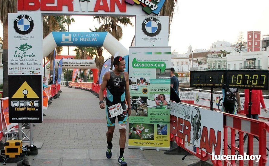 Miguel Jiménez, atravesando la línea de meta. Miguel Jiménez, atravesando la línea de meta.