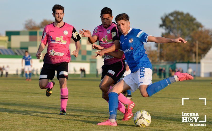 Un lance del partido en el que ha salido goleado el Ciudad de Lucena. Fotos: Cristobal Dueñas/AFC Un lance del partido en el que ha salido goleado el Ciudad de Lucena. Fotos: Cristobal Dueñas/AFC