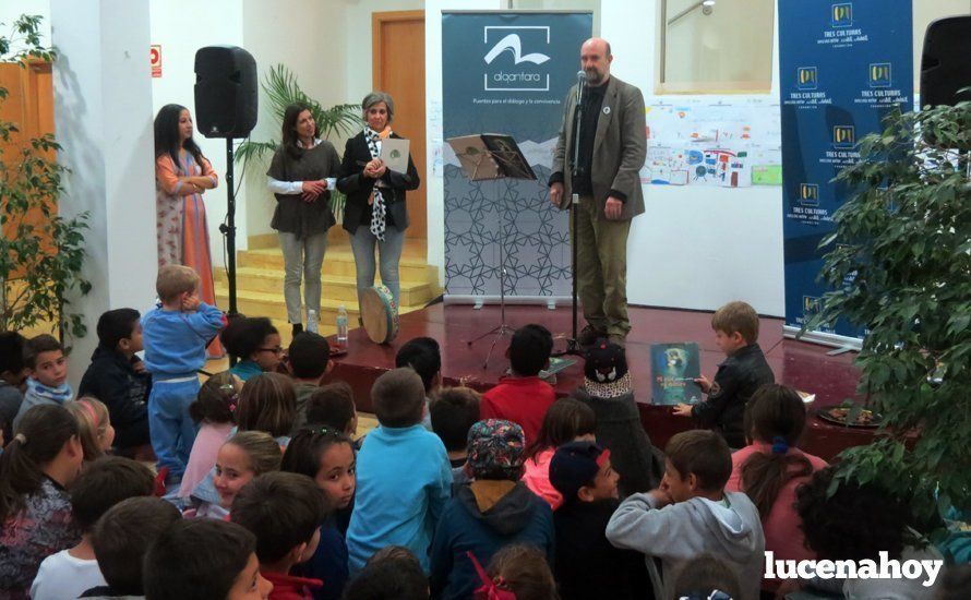 Presentación del cuentacuentos de la Fundación Tres Culturas. Presentación del cuentacuentos de la Fundación Tres Culturas.