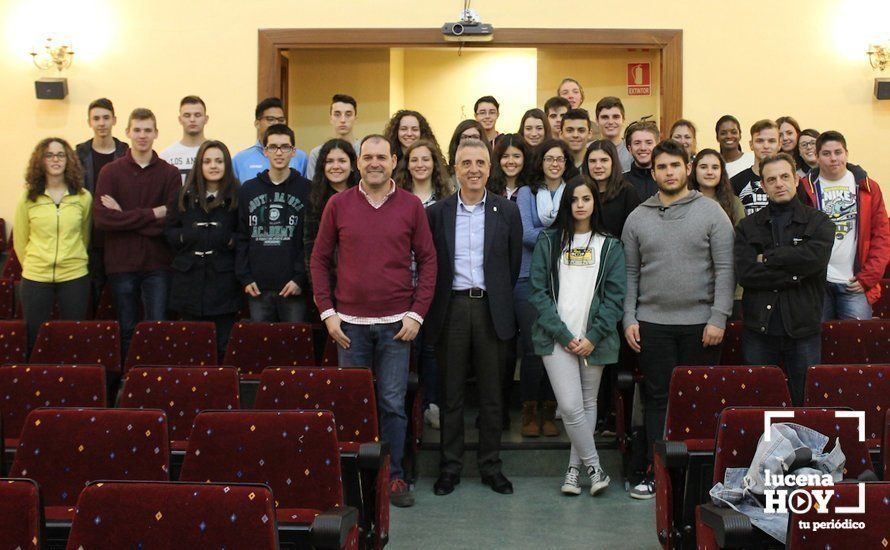 Alumnos participantes en el encuentro Ágora, esta mañana en el salón de plenos Alumnos participantes en el encuentro Ágora, esta mañana en el salón de plenos