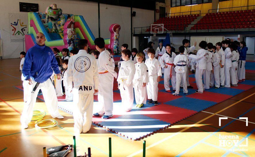 Algunos de los niños y entrenadores que han participado en esta jornada. Algunos de los niños y entrenadores que han participado en esta jornada.
