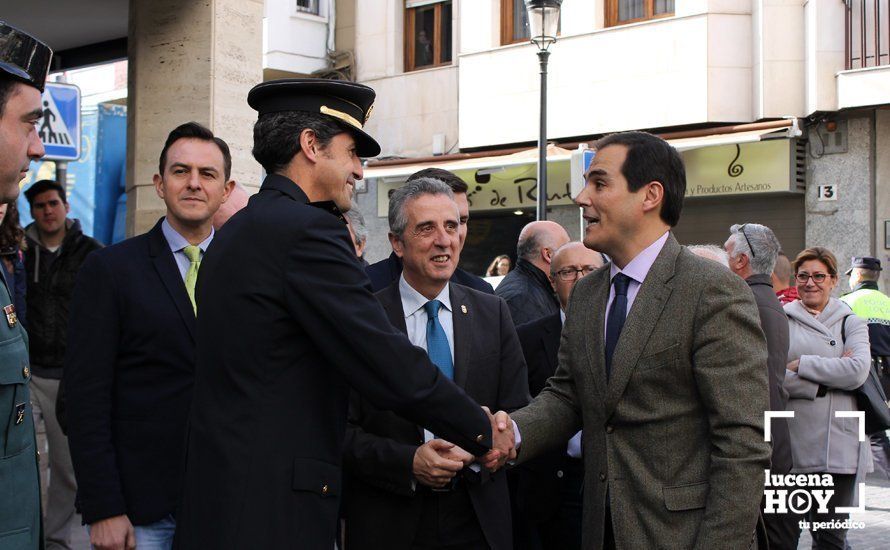Nieto saluda, a su llegada a Lucena, a los representantes de las Fuerzas y Cuerpos de Seguridad del Estado, en presencia del alcalde de Lucena, Juan Pérez. Nieto saluda, a su llegada a Lucena, a los representantes de las Fuerzas y Cuerpos de Seguridad del Estado, en presencia del alcalde de Lucena, Juan Pérez.