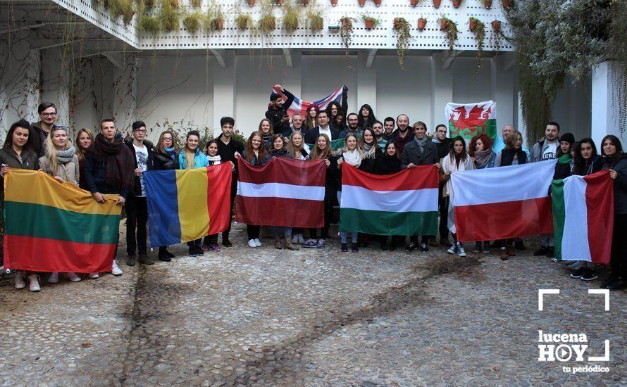 Jóvenes, formadores y representantes políticos en la Casa de los Mora. Jóvenes, formadores y representantes políticos en la Casa de los Mora.