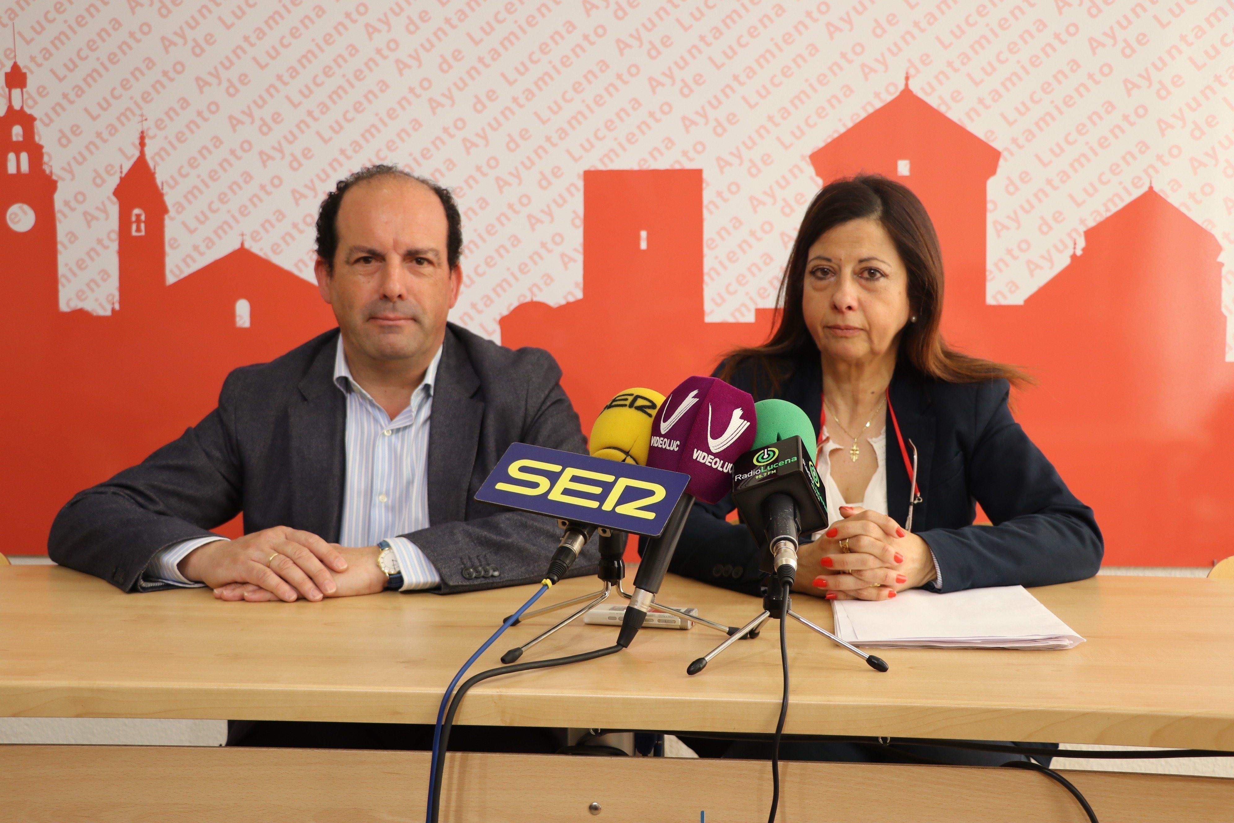 Paco Huertas y Araceli Moreno, en rueda de prensa Paco Huertas y Araceli Moreno, en rueda de prensa