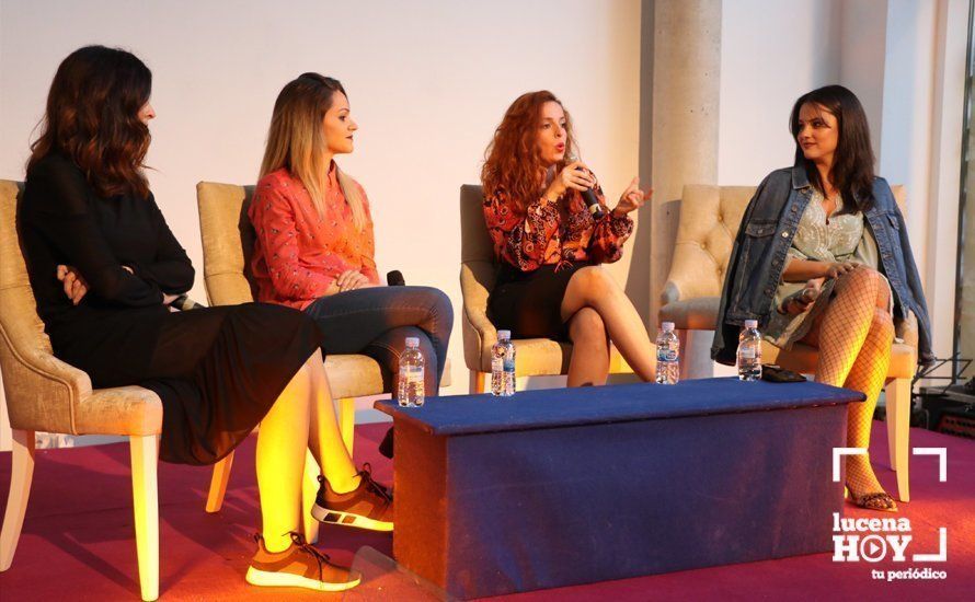 “Mujeres fuera de serie” con Susana Córdoba; la lucentina Elena Moreno, Carmen Moral y Cristina Abad –de izquierda a derecha– “Mujeres fuera de serie” con Susana Córdoba; la lucentina Elena Moreno, Carmen Moral y Cristina Abad –de izquierda a derecha–