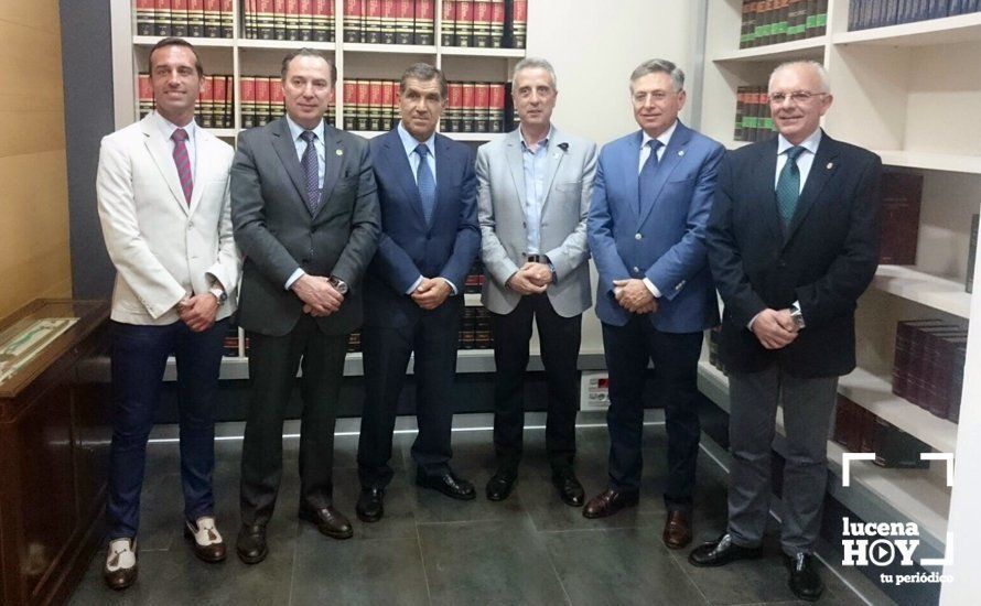 El presidente del TSJA en el centro, Lorenzo del Río, entre el alcalde de Lucena y el Decano del Colegio de Abogados y junto al Presidente de la Audiencia Provincial, el Juez Decano de Lucena, y el concejal del PP, Julián Ranchal El presidente del TSJA en el centro, Lorenzo del Río, entre el alcalde de Lucena y el Decano del Colegio de Abogados y junto al Presidente de la Audiencia Provincial, el Juez Decano de Lucena, y el concejal del PP, Julián Ranchal