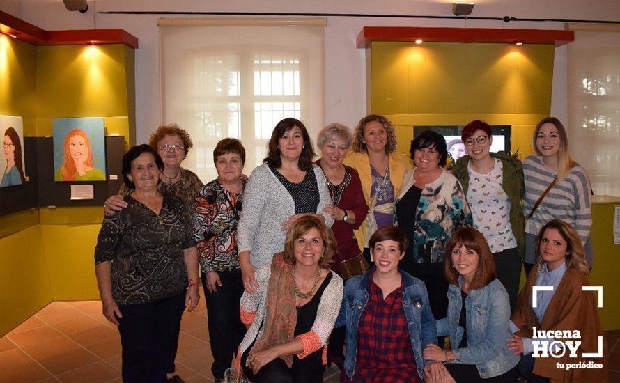 Algunas de las participantes en esta muestra artística junto a la edil de Igualdad, Mar Morales Algunas de las participantes en esta muestra artística junto a la edil de Igualdad, Mar Morales