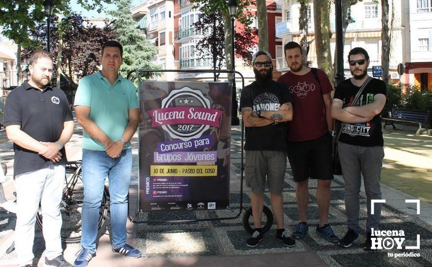 Presentación del certamen. Fran Adame junto a componentes de Nayru y de la Cervecería El coso Presentación del certamen. Fran Adame junto a componentes de Nayru y de la Cervecería El coso