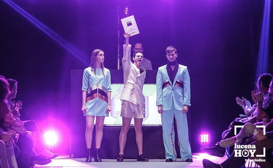 Juan Carlos García recibiendo su premio en la SPAM Fashion Show de Málaga Juan Carlos García recibiendo su premio en la SPAM Fashion Show de Málaga