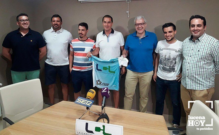 Diego Caro junto al resto de su cuerpo técnico, responsables de Cartonera Lucentina y de la directiva. Diego Caro junto al resto de su cuerpo técnico, responsables de Cartonera Lucentina y de la directiva.