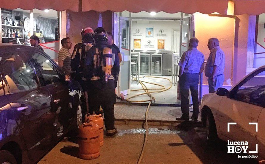 Bomberos a las puertas del Bar Santa Teresa, esta noche Bomberos a las puertas del Bar Santa Teresa, esta noche