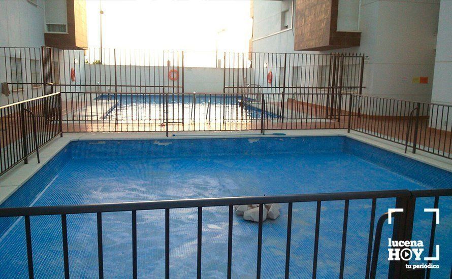 Piscinas de la promoción de VPO de Suvilusa en la zona de Dehesa de la Villa Piscinas de la promoción de VPO de Suvilusa en la zona de Dehesa de la Villa