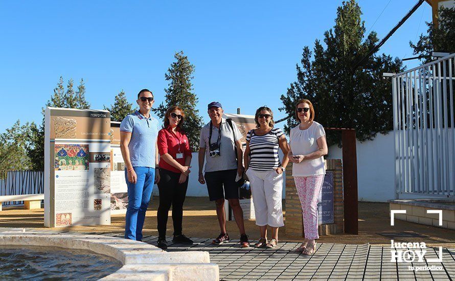 Manuel Lara, Araceli Moreno, Javier Carrión y Emilia Gálvez durante su recorrido en la Necrópolis Judía / Imágenes cedidas por el Ayutamiento de Lucena. Manuel Lara, Araceli Moreno, Javier Carrión y Emilia Gálvez durante su recorrido en la Necrópolis Judía / Imágenes cedidas por el Ayutamiento de Lucena.