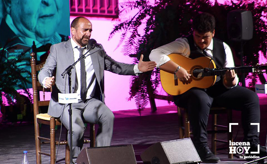 Antonio Nieto durante su actuación acompañado a la guitarra por Jesús Rodríguez Rojas Antonio Nieto durante su actuación acompañado a la guitarra por Jesús Rodríguez Rojas
