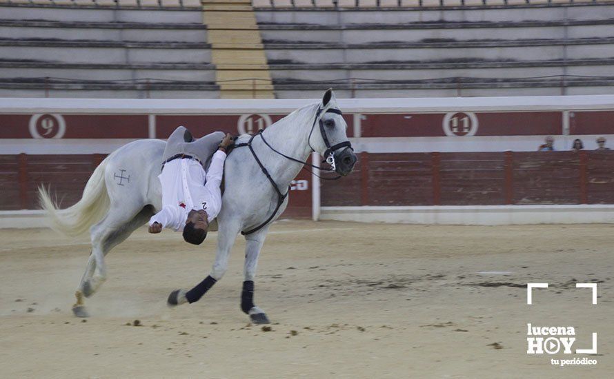Juan Ángel Uceda durante su demostración de acrobacias en la Plaza de Toros. Juan Ángel Uceda durante su demostración de acrobacias en la Plaza de Toros.