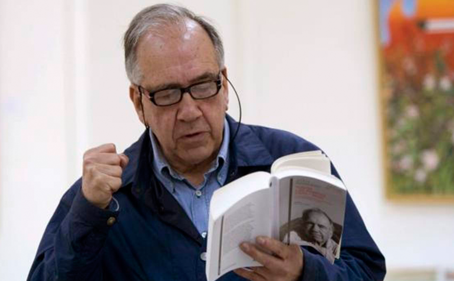 Joan Margarit durante una lectura poética Joan Margarit durante una lectura poética