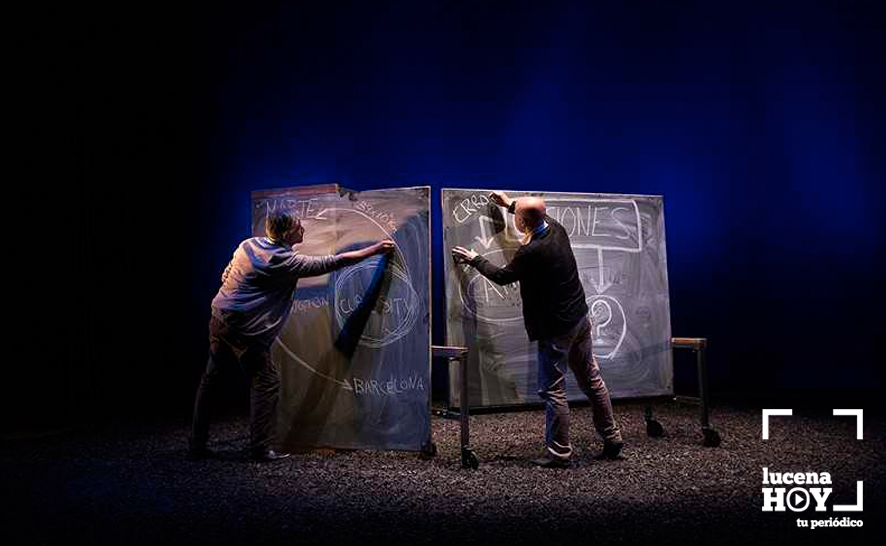 Una imagen de “Distancia 7 minutos” a cargo de la compañía, “Titzina Teatre”, esta noche en el Palacio Erisana Una imagen de “Distancia 7 minutos” a cargo de la compañía, “Titzina Teatre”, esta noche en el Palacio Erisana