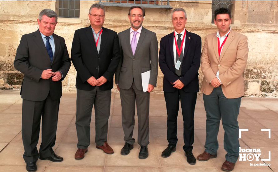 Juan Pérez y Esteban Gómez, con el consejero de Fomento, acompañados por el parlamentario andaluz, Jesús María Ruiz y el concejal de Deportes de Puente Genil, José Antonio Gómez Juan Pérez y Esteban Gómez, con el consejero de Fomento, acompañados por el parlamentario andaluz, Jesús María Ruiz y el concejal de Deportes de Puente Genil, José Antonio Gómez