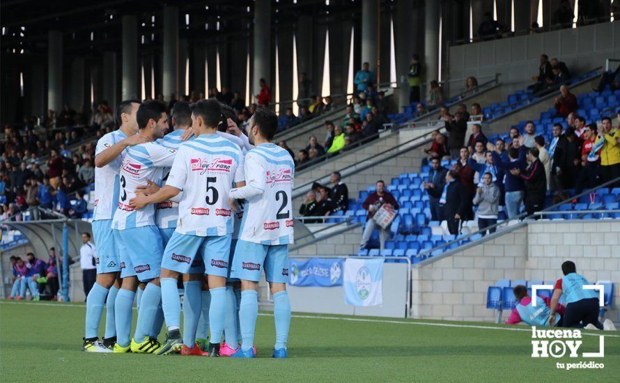Los jugadores del Ciudad de Lucena celebran el gol de David Carmona Los jugadores del Ciudad de Lucena celebran el gol de David Carmona