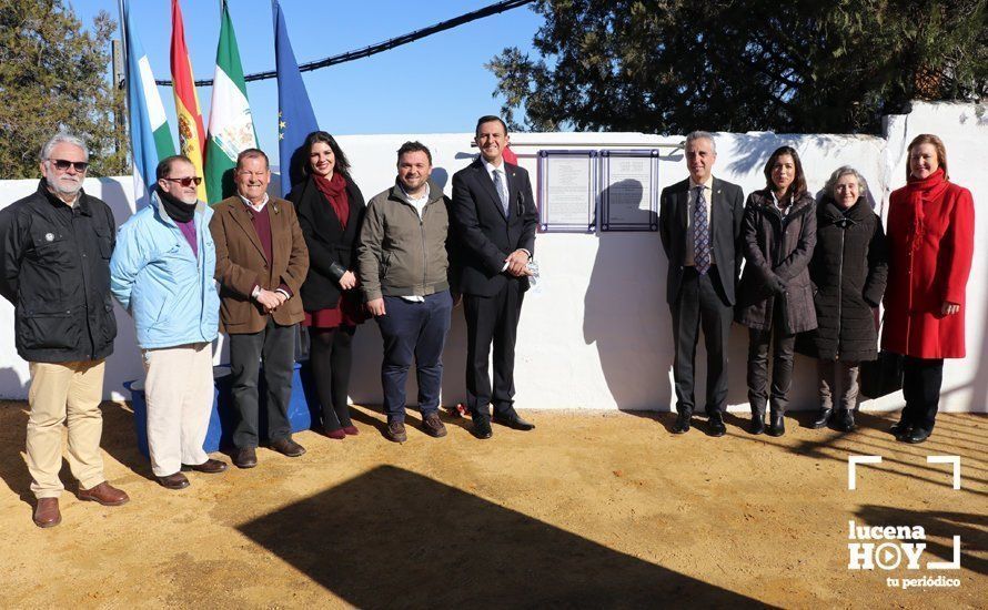 Miembros de la comisión Lucena Judía junto a la placa que recuerda al talmudista marroquí fallecido en Lucena, Isaac ben Jacob Alfasi Miembros de la comisión Lucena Judía junto a la placa que recuerda al talmudista marroquí fallecido en Lucena, Isaac ben Jacob Alfasi