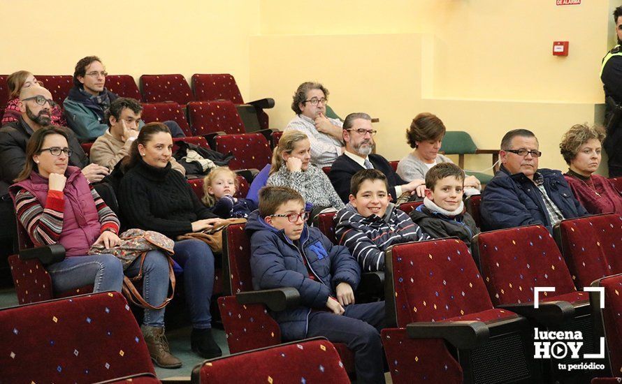 Padres y alumnos del colegio El Carmen, presentes ayer en el pleno municipal Padres y alumnos del colegio El Carmen, presentes ayer en el pleno municipal