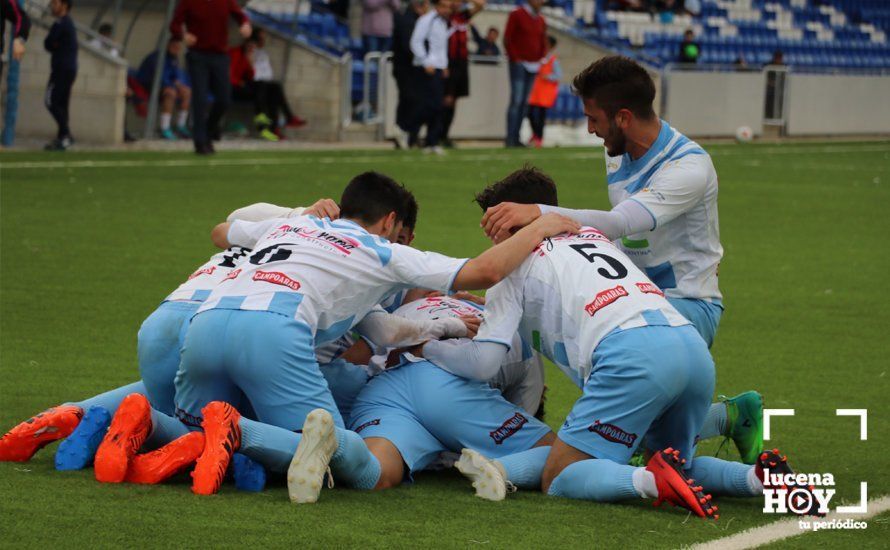 Los jugadores del Ciudad de Lucena celebran un gol en el último partido en casa Los jugadores del Ciudad de Lucena celebran un gol en el último partido en casa