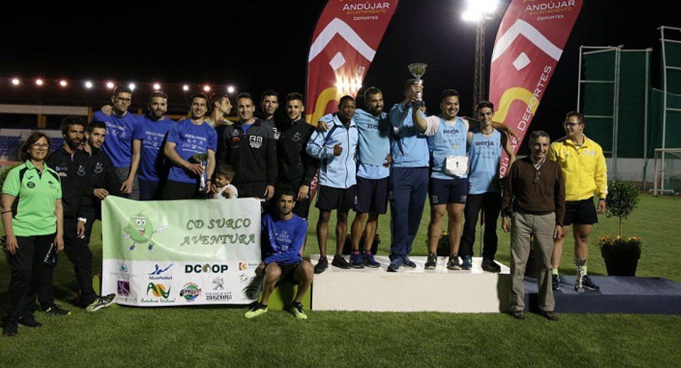 Podio de este campeonato de Andalucía, con los chicos de Surco Aventura ocupando el segundo cajón. Podio de este campeonato de Andalucía, con los chicos de Surco Aventura ocupando el segundo cajón.