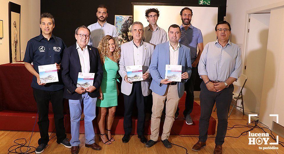 Representantes políticos y del sector privado participantes en la presentación del plan Representantes políticos y del sector privado participantes en la presentación del plan