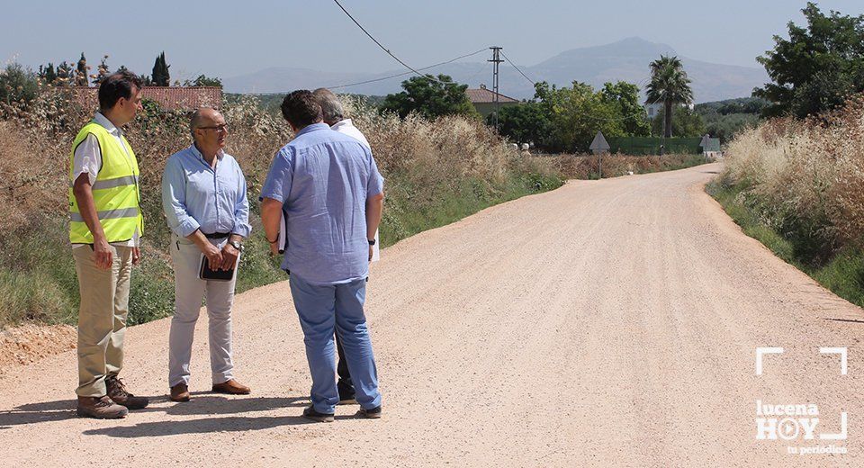 El edil de Agricultura, Lucas Gómez junto a técnicos de la delegación en el Camino de La Torca El edil de Agricultura, Lucas Gómez junto a técnicos de la delegación en el Camino de La Torca