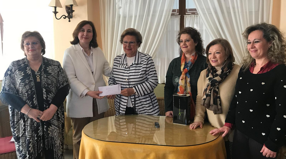 Mujeres en Igualdad entrega a ANNES los 1540 euros recaudados en su almuerzo solidario