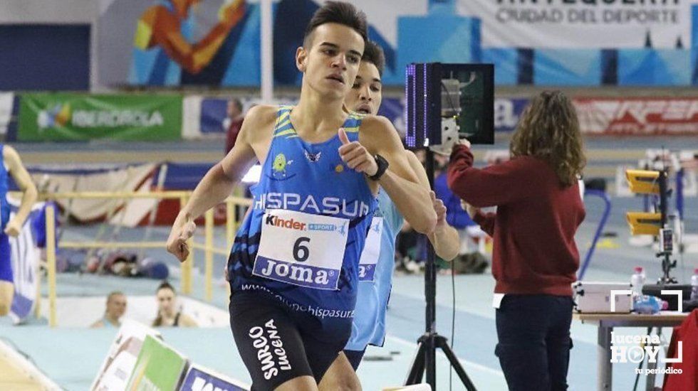 Los atletas locales Francisco Ramírez y Antonio Mármol son oro y plata en 800 y 3000 en el andaluz de Pista Cubierta