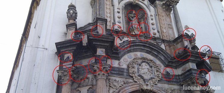 "Confidentes": Degradación del pórtico de San Juan de Dios