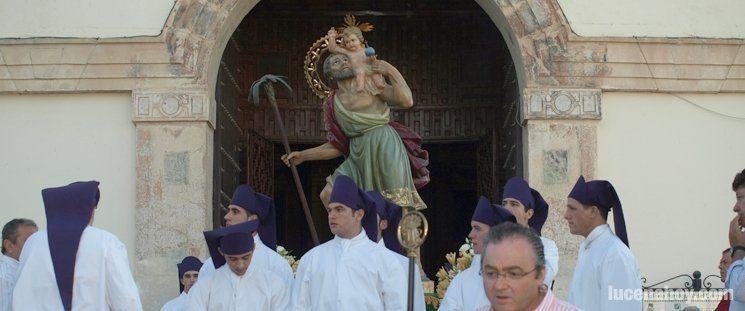 San Cristobal abre los desfiles procesionales del verano (fotos)