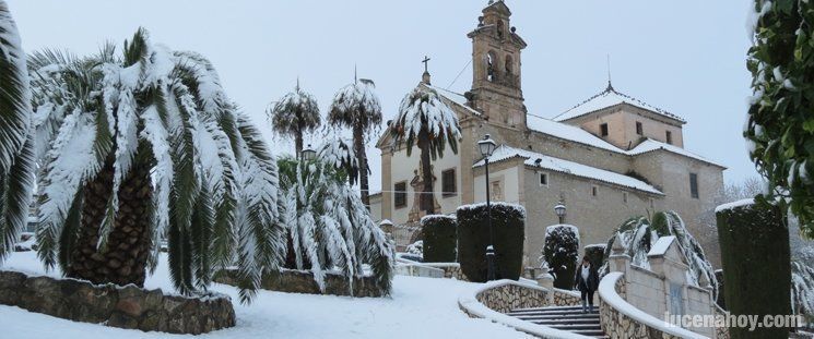 Crónica de una nevada histórica en Lucena (fotos y vídeo)