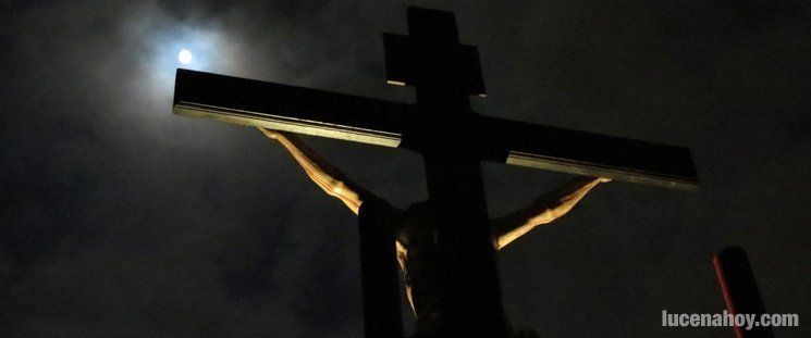 Reportajes cofrades: El ruido de los tambores en el Silencio de la cruz