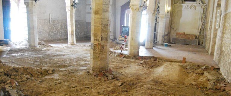 La pendiente de la cripta de Santiago permitirá rebajar unos centímetros el suelo
