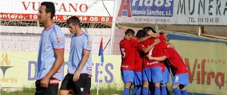 Dogmas sin remedio (La Roda 3 Lucena 0) (Fotos)