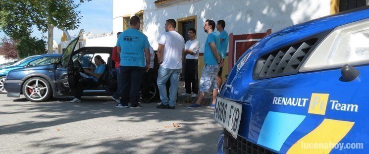 El Motor Club de Lucena celebró una "kedada" de clásicos y "racing" (fotos)