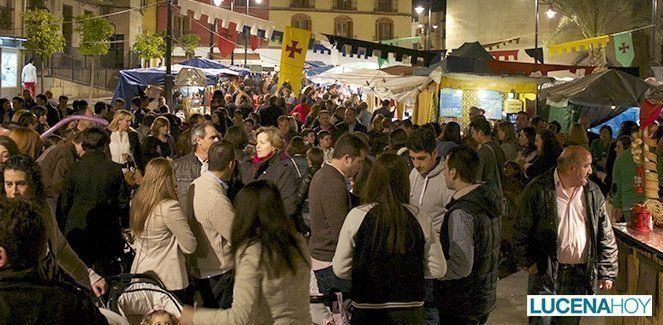 Gran ambiente en el Mercado Medieval instalado en el entorno del Castillo (fotos)