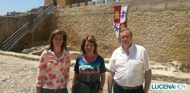 La delegada de Educación visita los monumentos declarados Bien de Interés Cultural de Iznájar