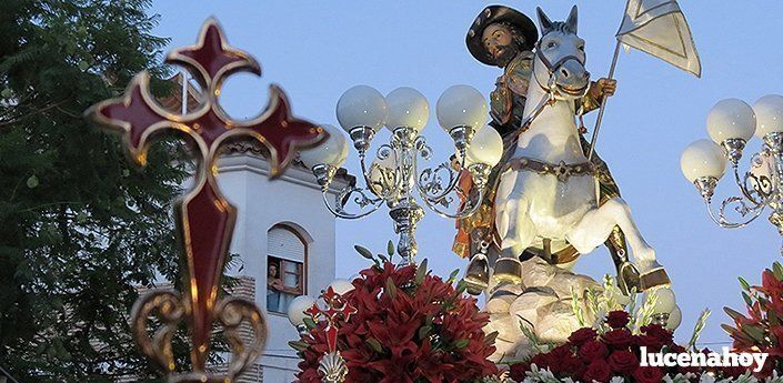 Santiago Apóstol recorre su barrio a hombros de la cuadrilla mandada por Francisco Javier Gutiérrez (fotos)