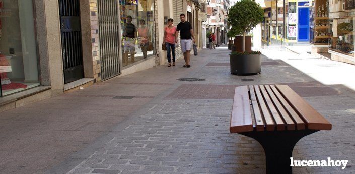 Culmina la instalación de mobiliario urbano en la calle Juan Palma