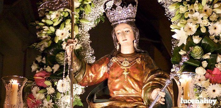 La Aurora vuelve a recorrer las calles de su barrio rodeada de una multitud (fotos)