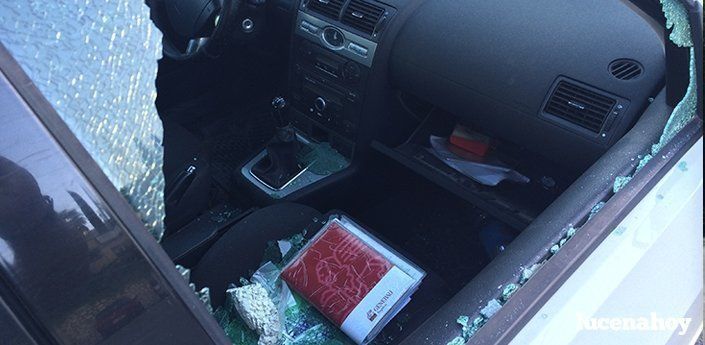 Ampliada: Los cacos causan destrozos en una docena de coches en la zona de Poleares y El Carmen (fotos)