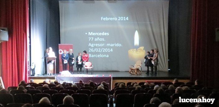 Los colectivos de mujeres de Lucena recuerdan a las 51 asesinadas por violencia de género en 2014 (fotos)