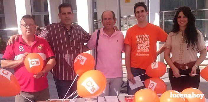'Ciudadanos' denuncia que el ayuntamiento les obligue a pagar 52 por instalar una carpa en la Plaza Nueva