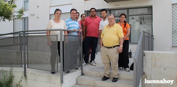 Vecinos de la promoción de AVRA en El Zarpazo denuncian las malas condiciones de los pisos recibidos (fotos)