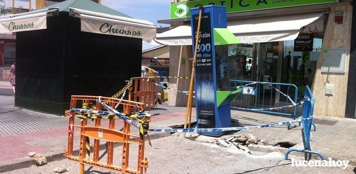 Preocupación vecinal por el hundimiento de parte de la acera de la calle Federico García Lorca
