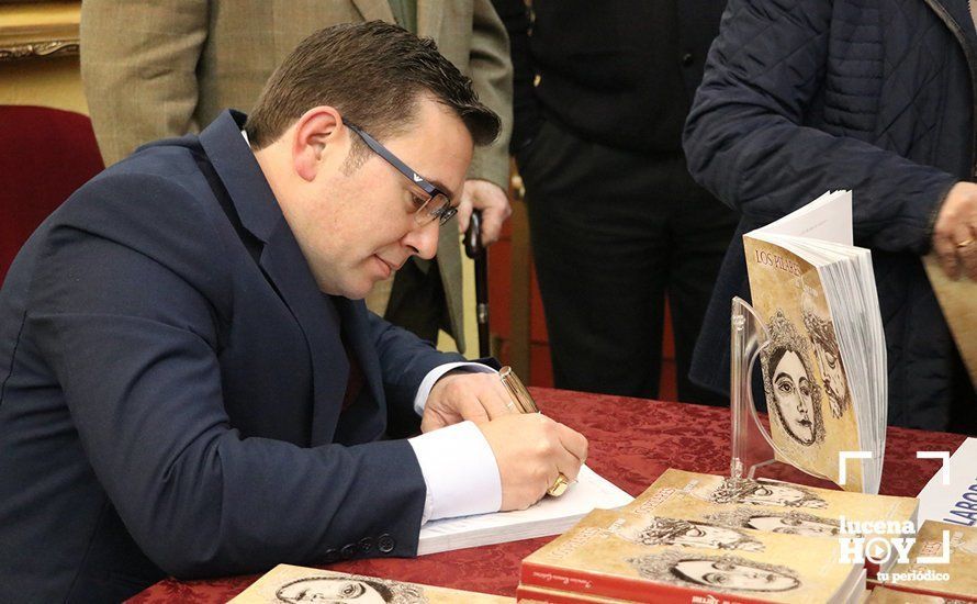 Francisco Romero firma ejemplares de su libro Los Pilares de Lucena2