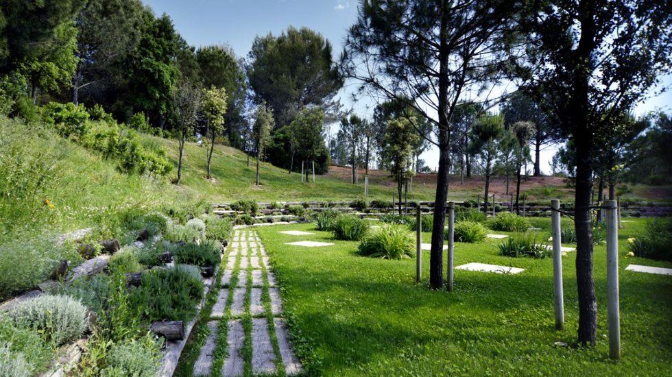 Cementerio ecológico de Roques Blanques (Barcelona).